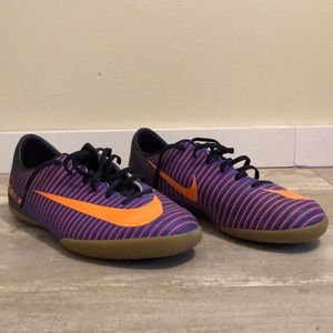 Worn once indoor soccer shoe